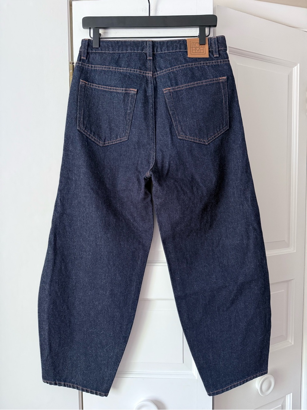 TOTEME Barrel Leg Denim Jeans Size 30 Dark Indigo - Picture 5 of 6